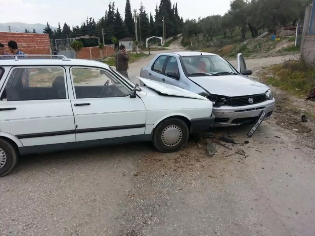 Saruhanlı\'da Trafik Kazası, 3 Yaralı