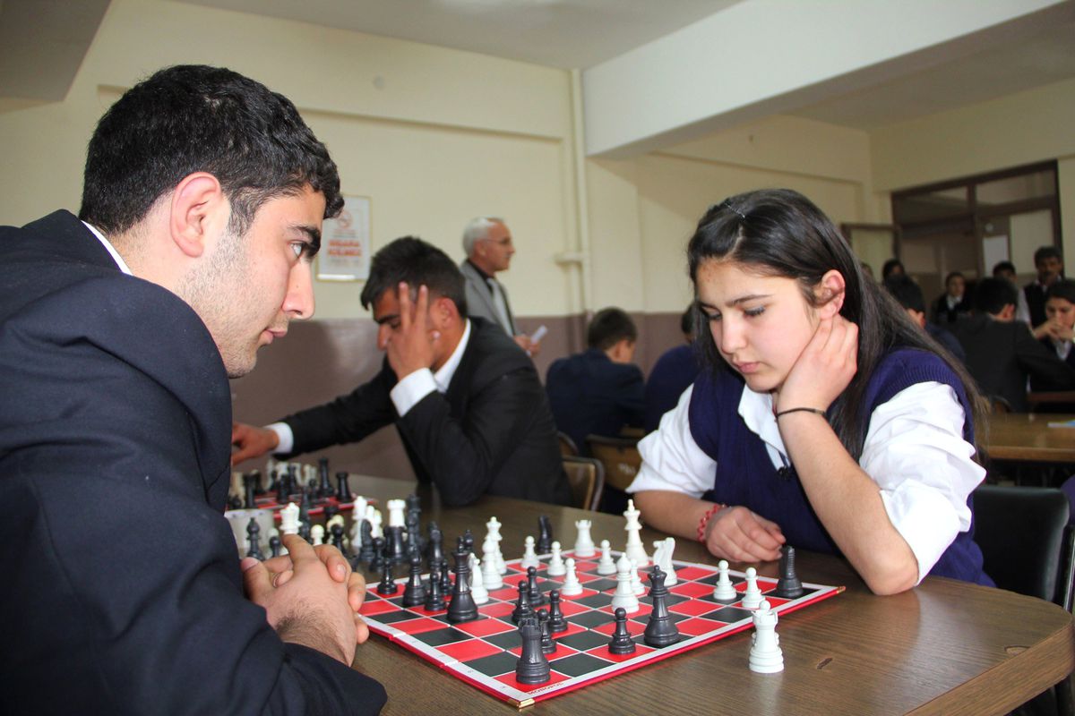 Satranc\'ı Sevdiler