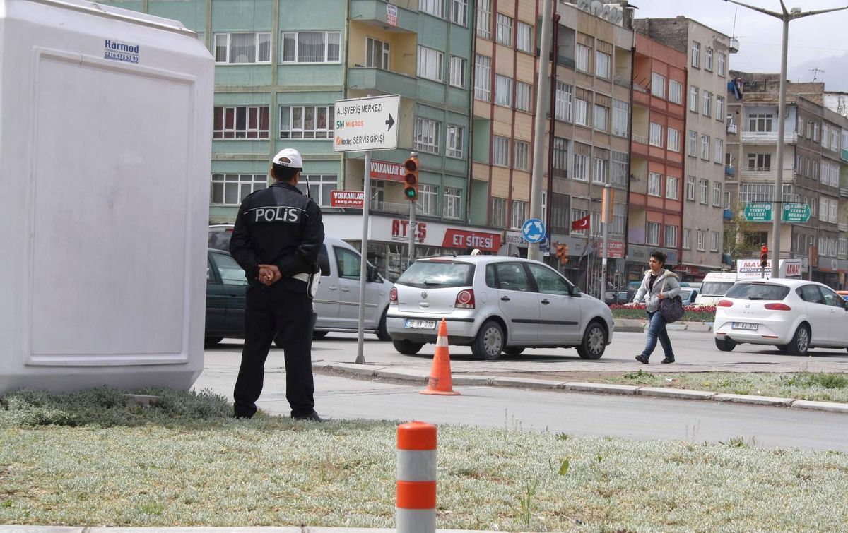 Trafik Polislerinden Kırmızı Işık Pususu
