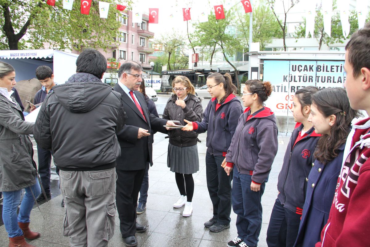 Vali Yılmaz, Liseli Turizm Elçilerini Uğurladı