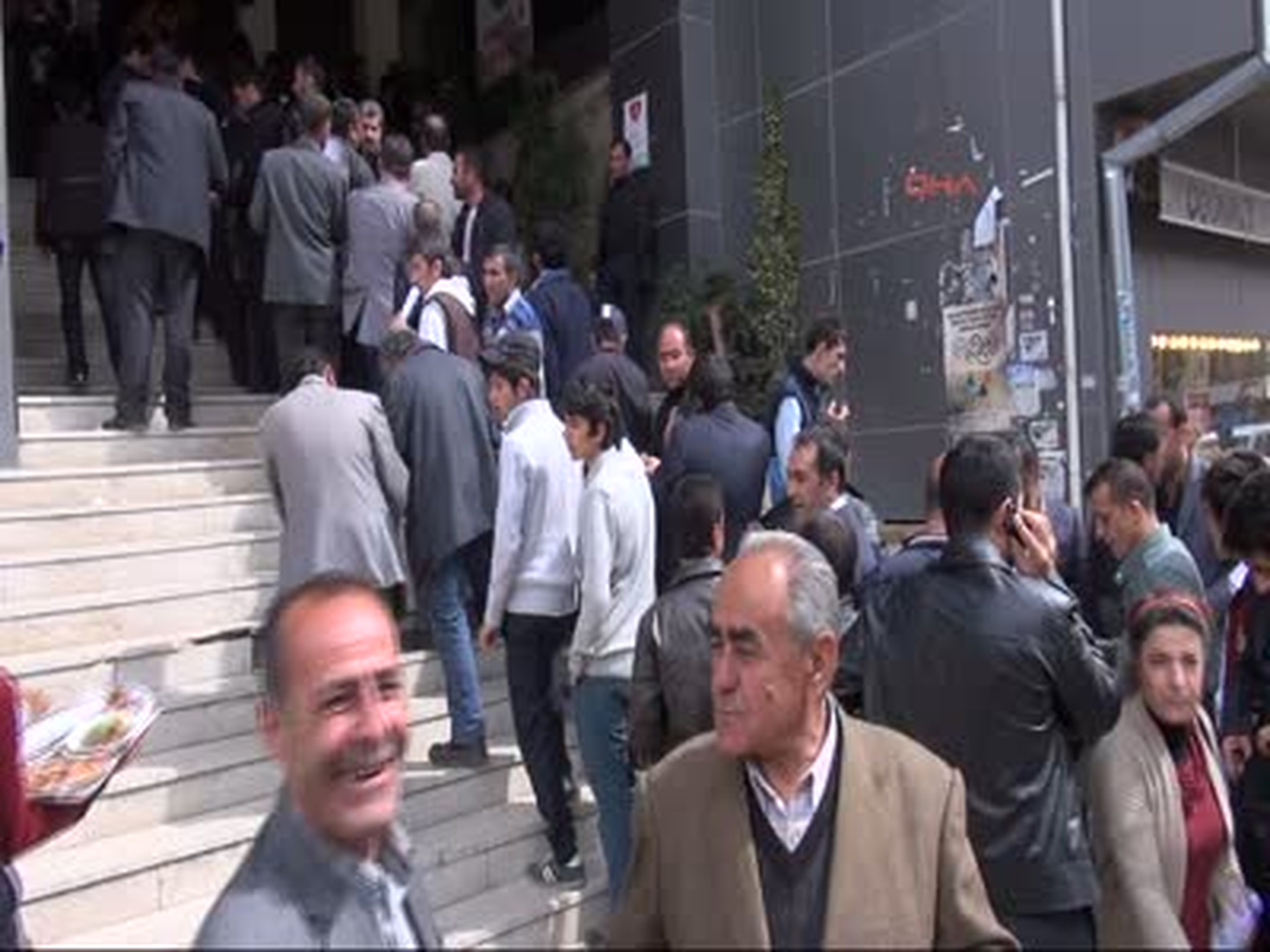 Ev Sahibi Olmak İçin Uzun Kuyruklar Oluşturdu