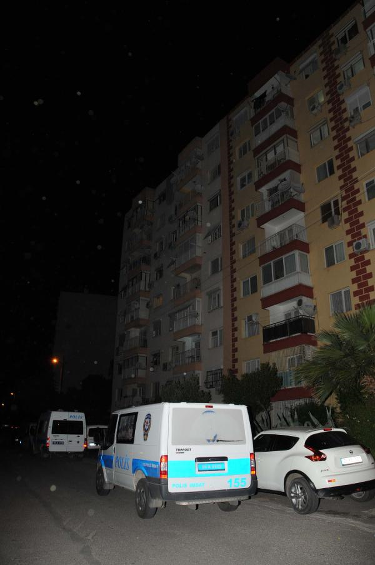 Yatak Odasında İntihar Etti