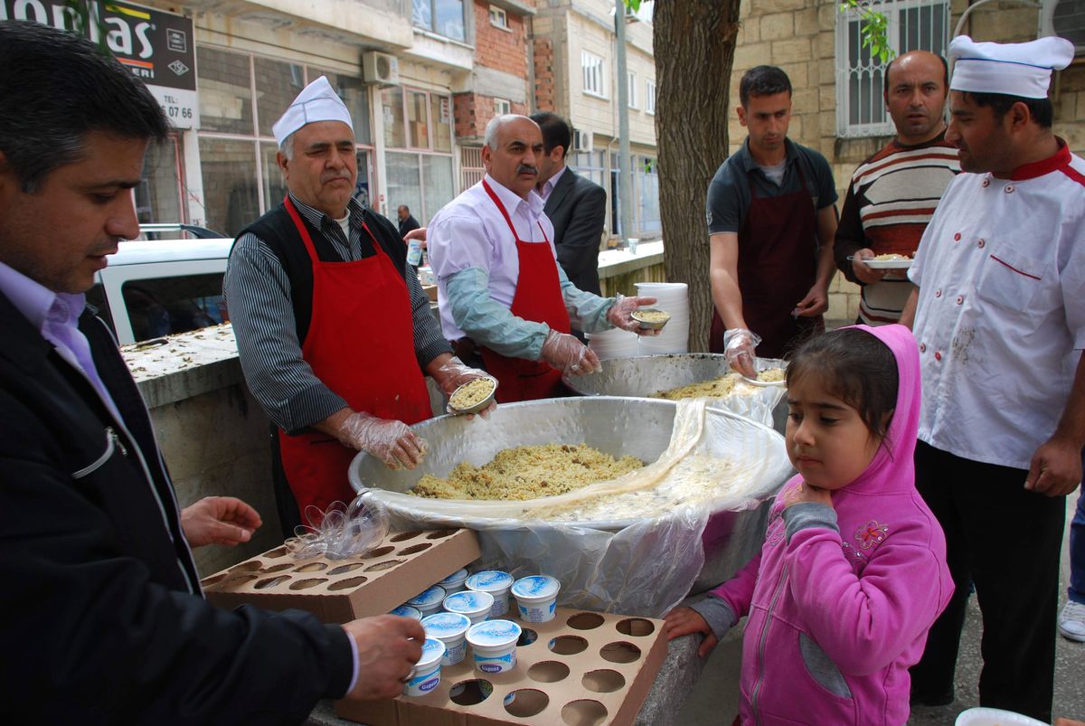 500 Kişilik Pilav Dağıtıldı