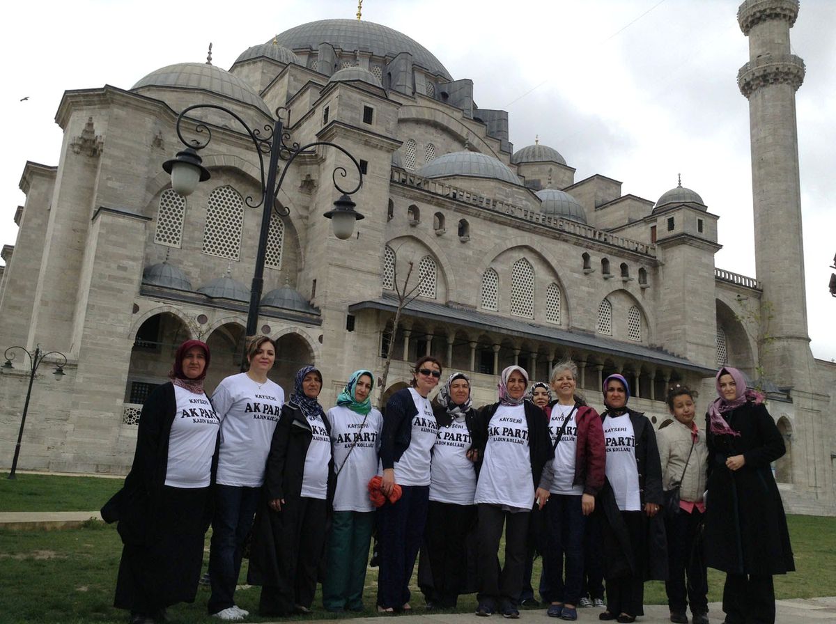 Ak Kadınlardan İstanbul Çıkarması