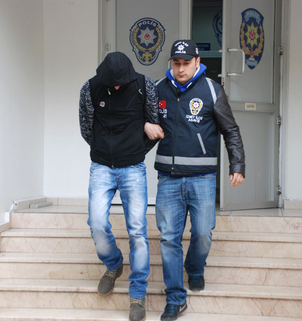 Akü Hırsızları Yakayı Ele Verdi