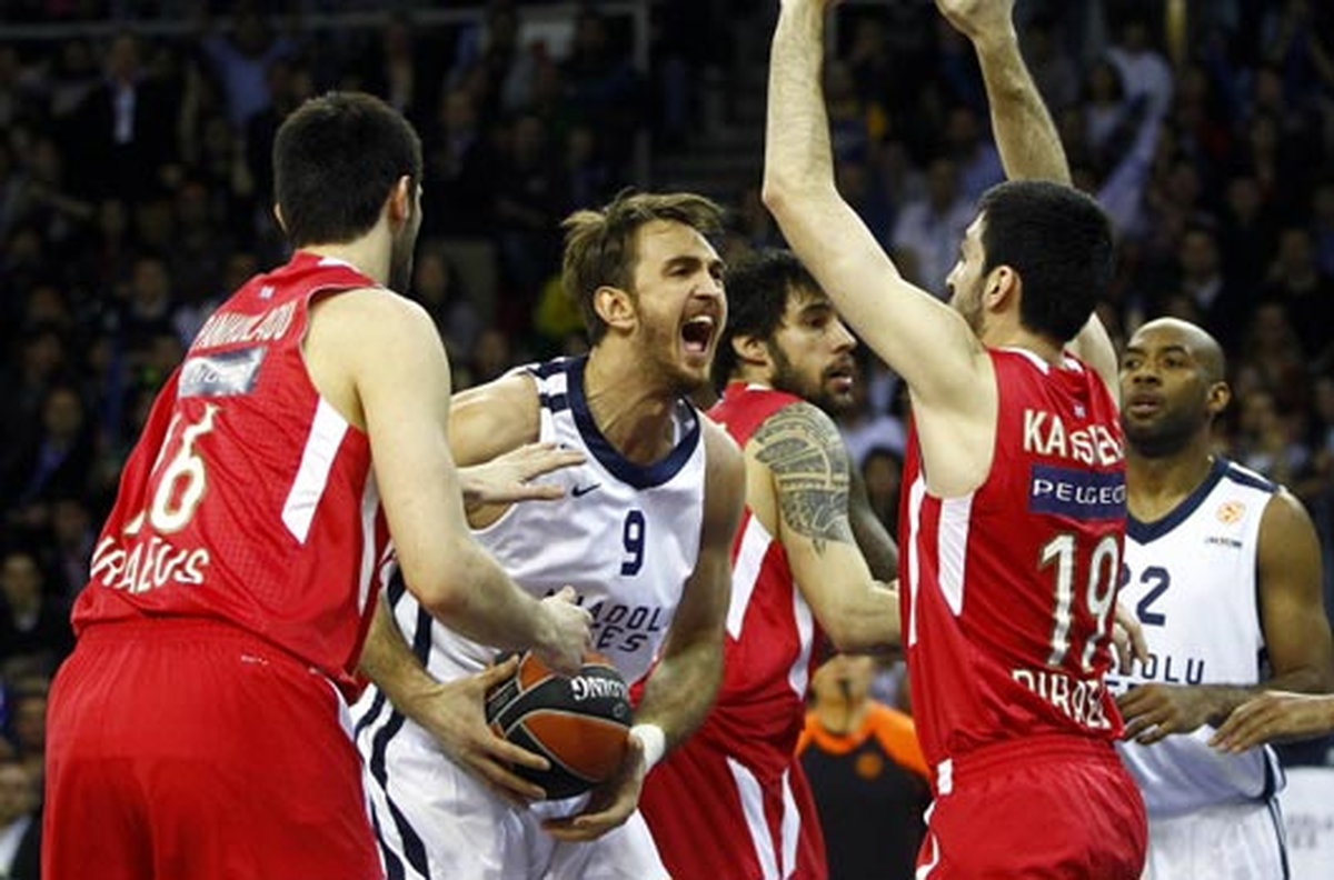 Anadolu Efes-Olympiacos: 83-72