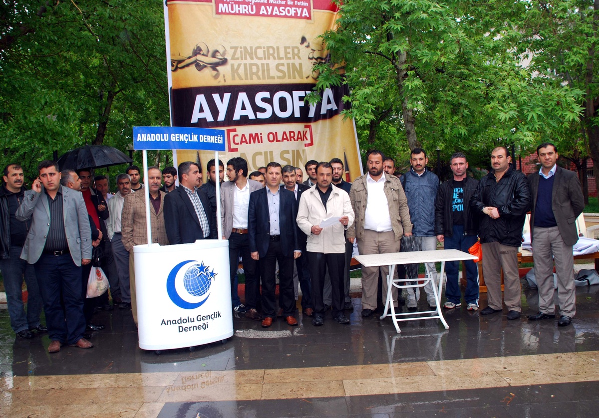 Ayasofya\'nın İbadete Açılması İçin İmza Kampanyası Başlatıldı