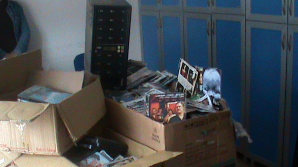 Ayvalık\'ta Korsan Cd Operasyonu