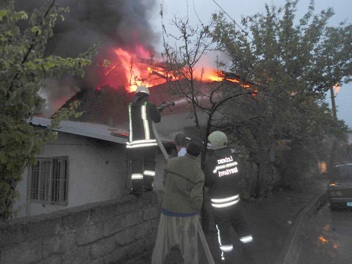 Bacadan Çıkan Yangın Korkuttu