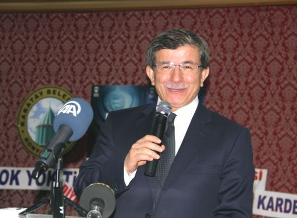 Bakan Davutoğlu'ndan 'Onurlu İnsan' Vurgusu