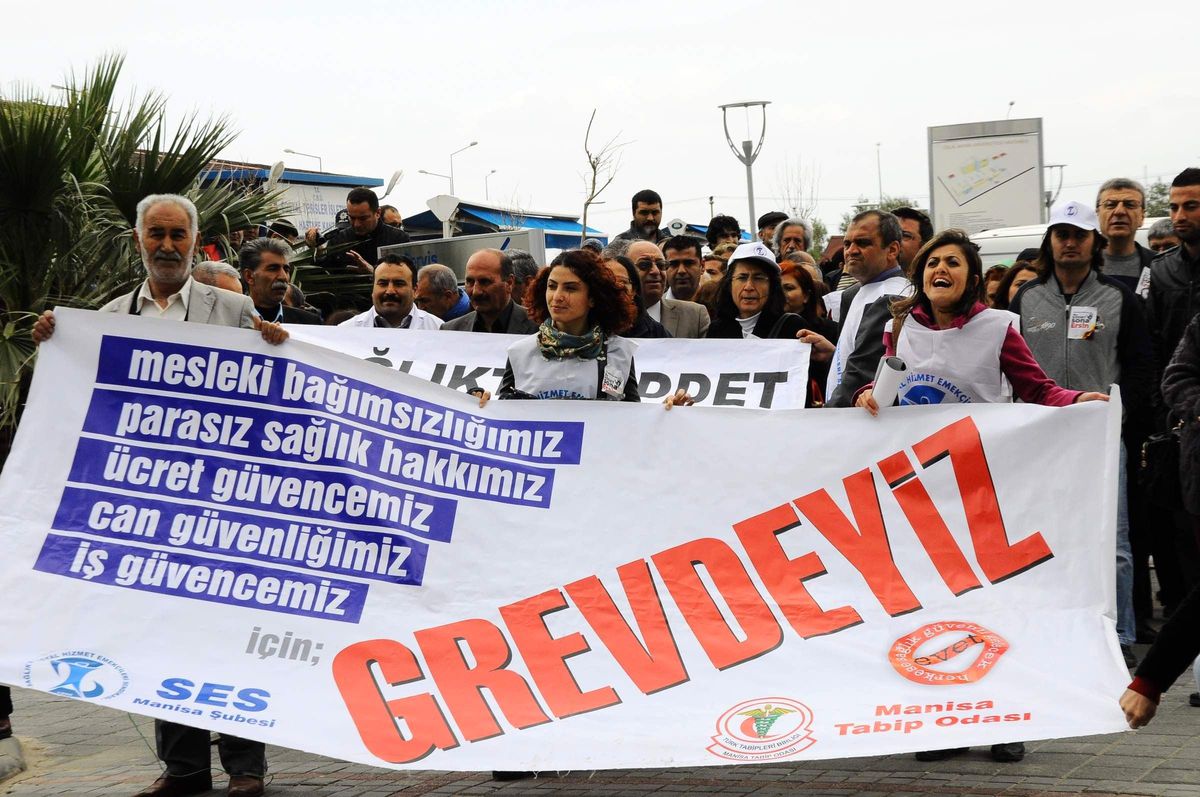 Balıkesir\'de Doktorlar Şiddete Dikkat Çekti