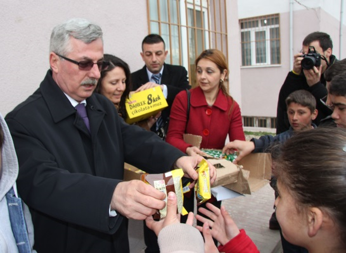 Başkan Çağlayan, Okullara Ziyaretlerde Bulundu
