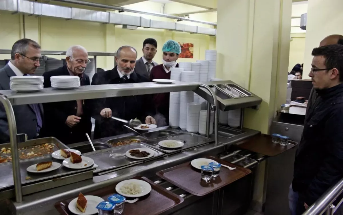 Bayburt Üniversitesi Öğrencilerinden Kutlu Doğum Yemeği İkramı