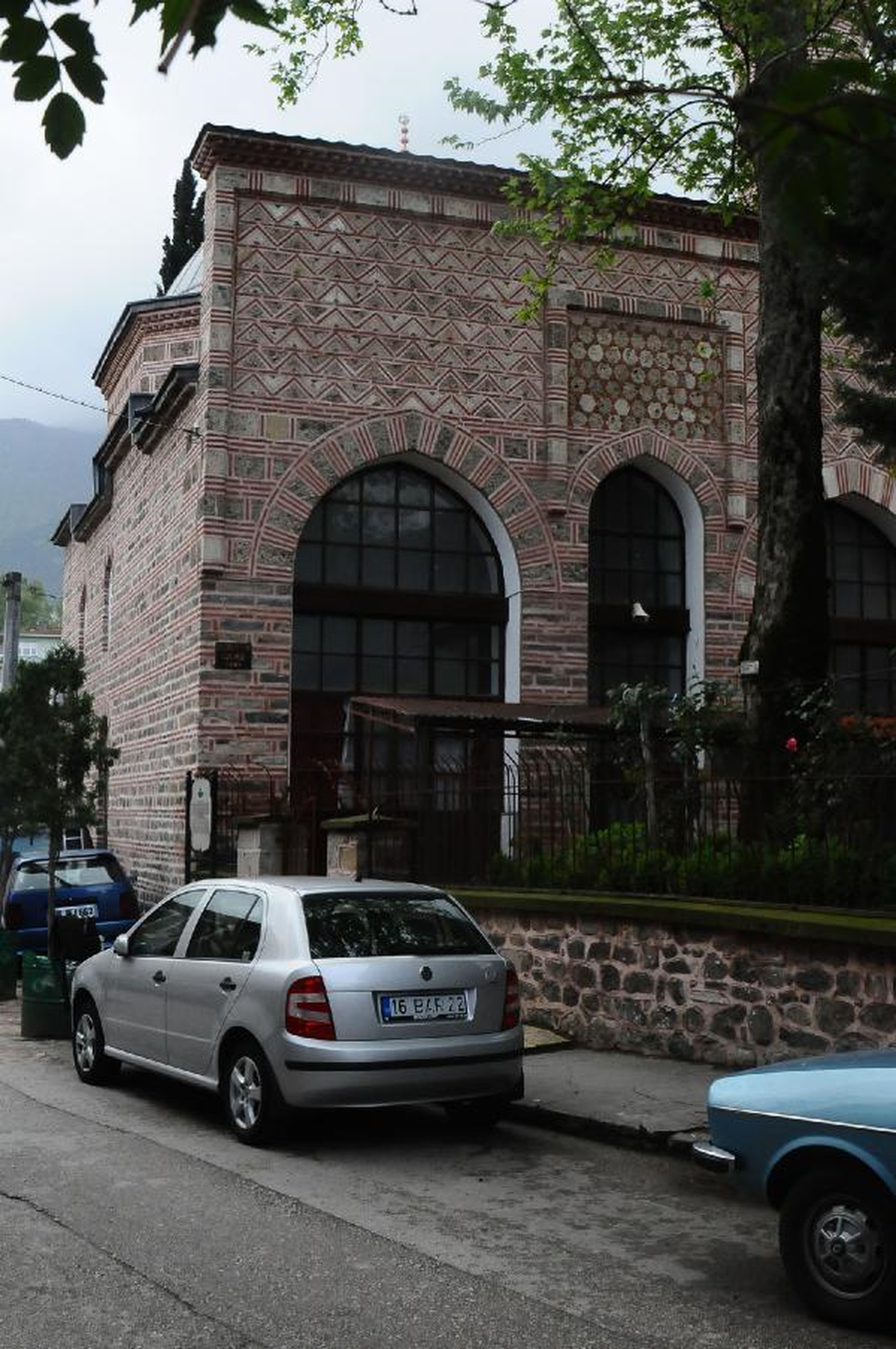 Camiden 60 Yıllık 2 Şamdanı Çaldılar