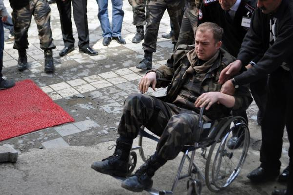 Cip Devrildi, 7 Özel Harekat Polisi Yaralandı