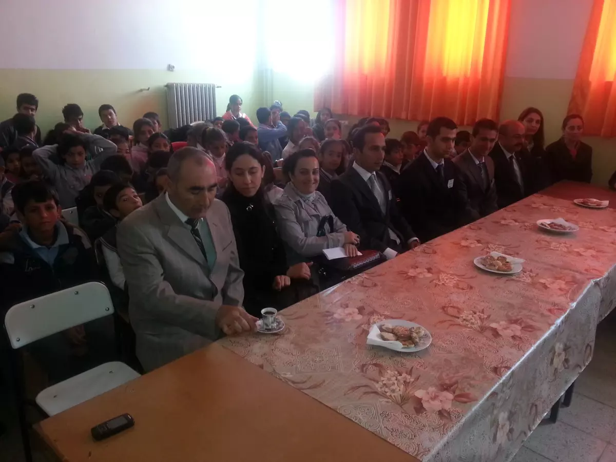 Çoğulhan Ortaokulu, 300 Öğrenciyi Sevindirdi