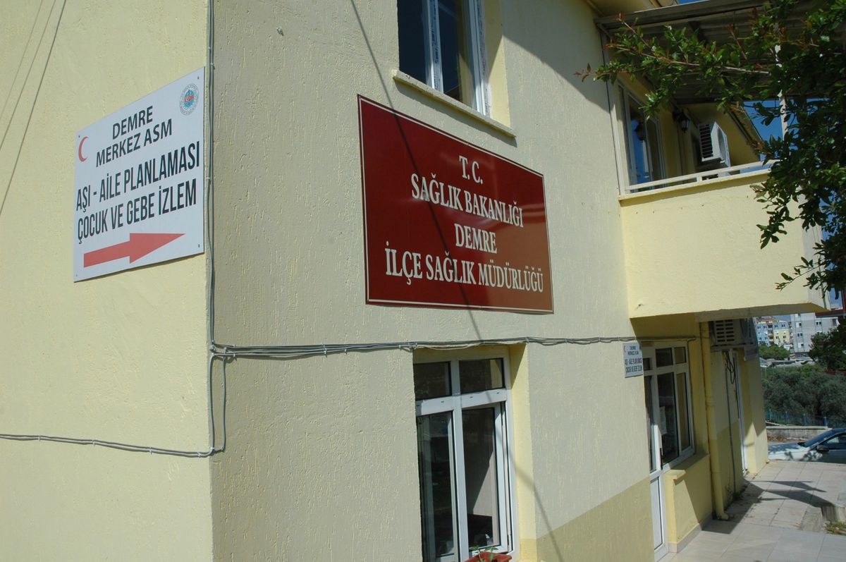 Demre\'de Aile Hekimlerinden İş Bırakma Eylemi
