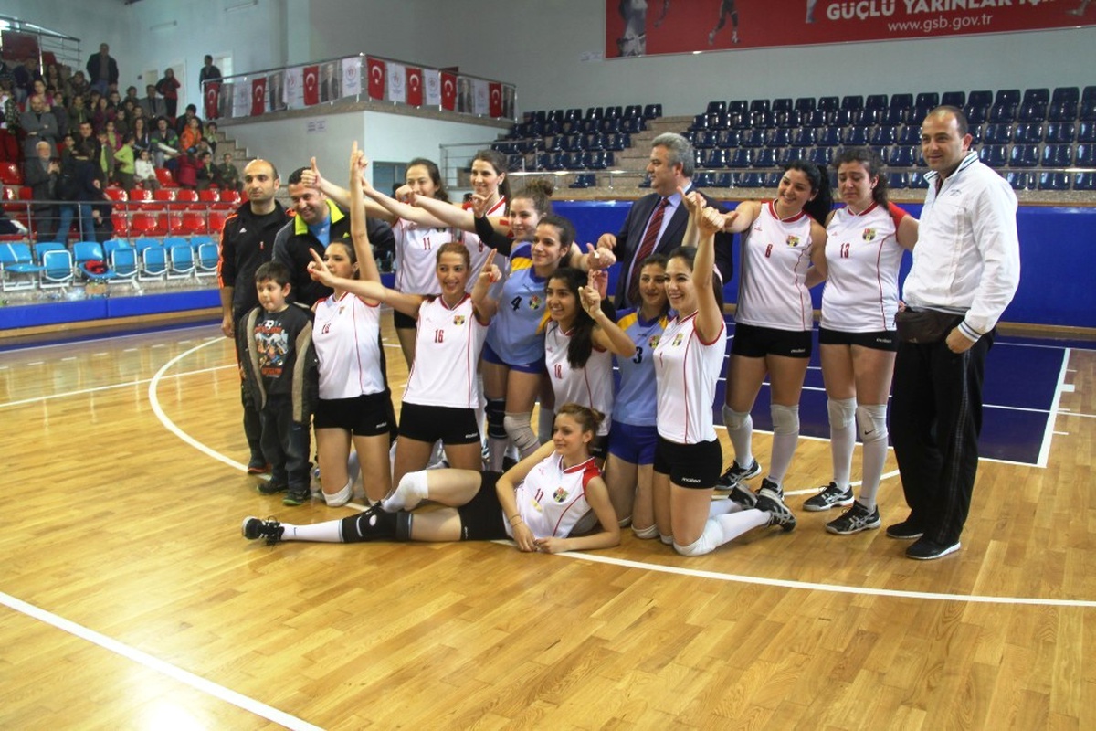 Derince Belediyesi Voleybol Takımı 3. Lige Yükseldi