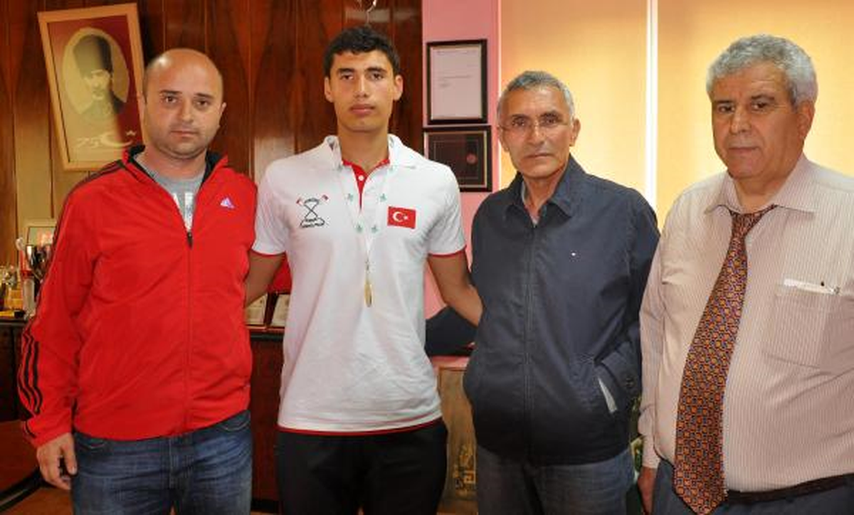 Şimşek, Kartal\'a Çalışıyor
