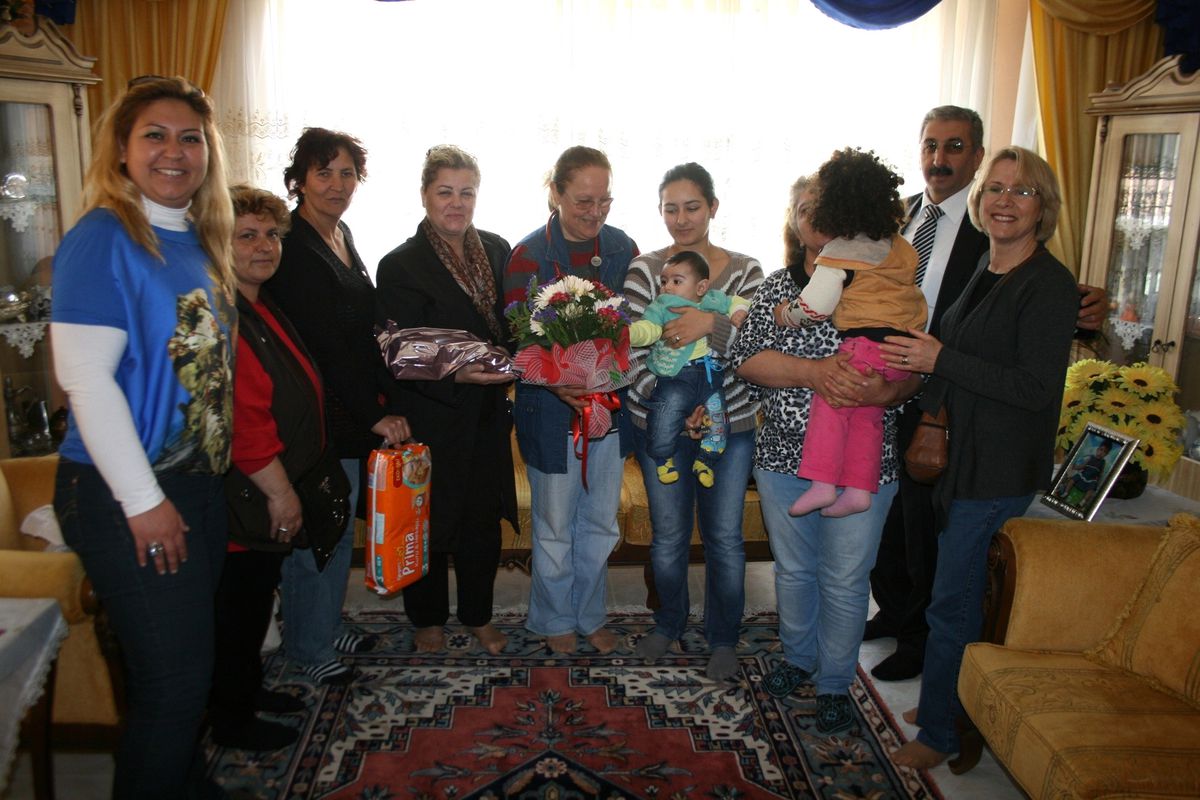 Didim CHP\'den \'Hoşgeldin Bebek\' Projesi