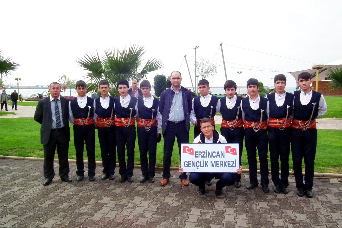 Erzincan Gençlik Merkezi Türk Halk Oyunları Yarışmasında Birinci Oldu