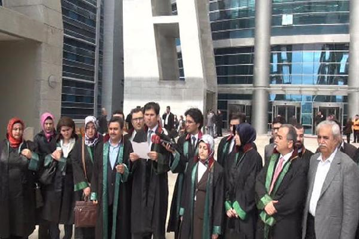 Başörtülü Avukatı Duruşmaya Almayan Hakime Tepki