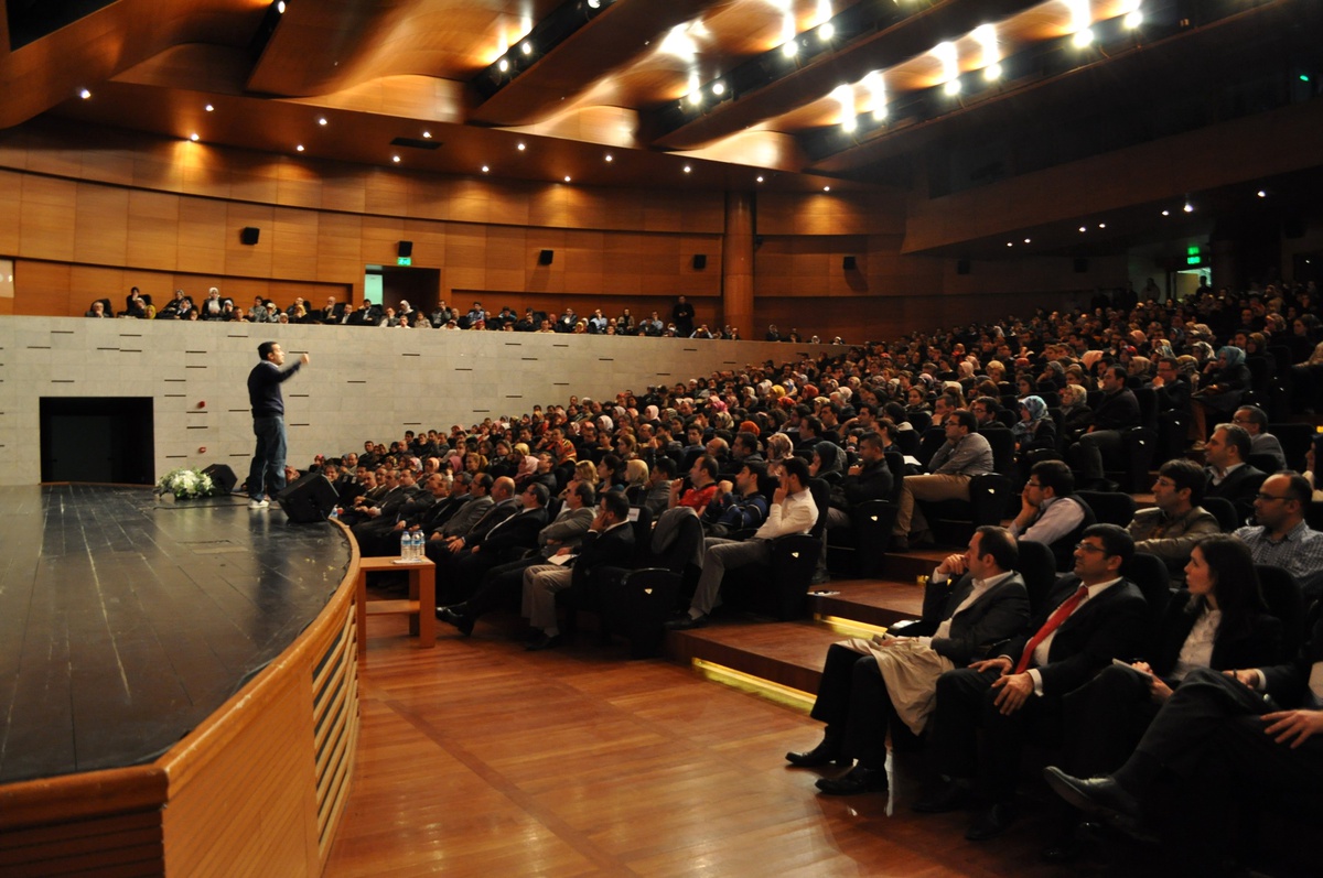 İzgören\'den \'Süpermen Türk Olsaydı\' Konulu Konferans