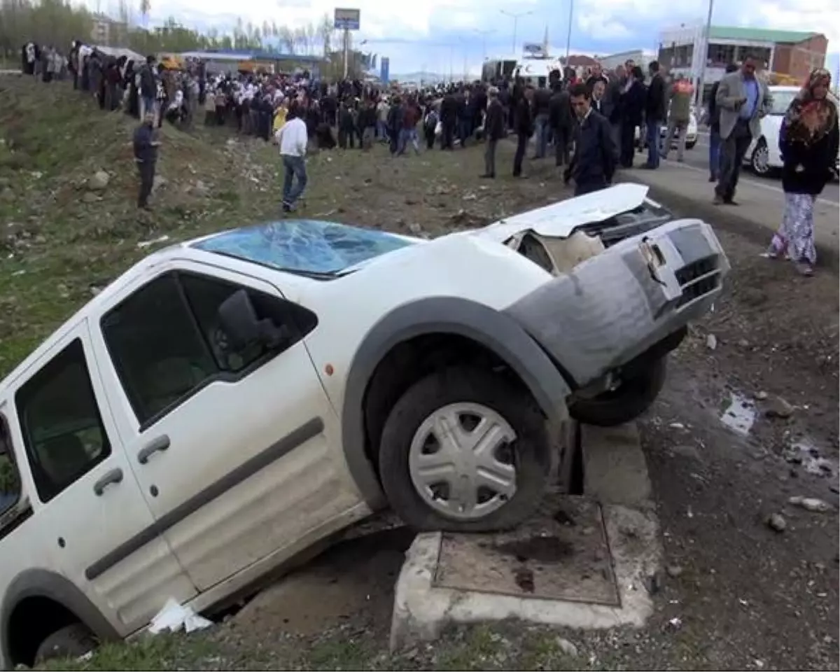 Kamyonet Yayaların Arasına Daldı: 4 Ölü, 1 Yaralı