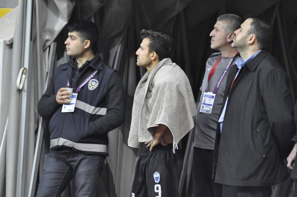 Kayseri Erciyesspor\'un Kaptanı Emrah\'tan Kötü Haber