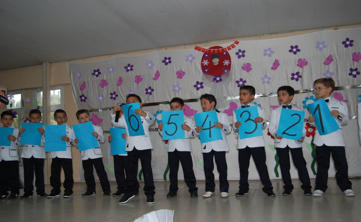 Kula\'da Miniklerin Okuma Bayramı Coşkusu