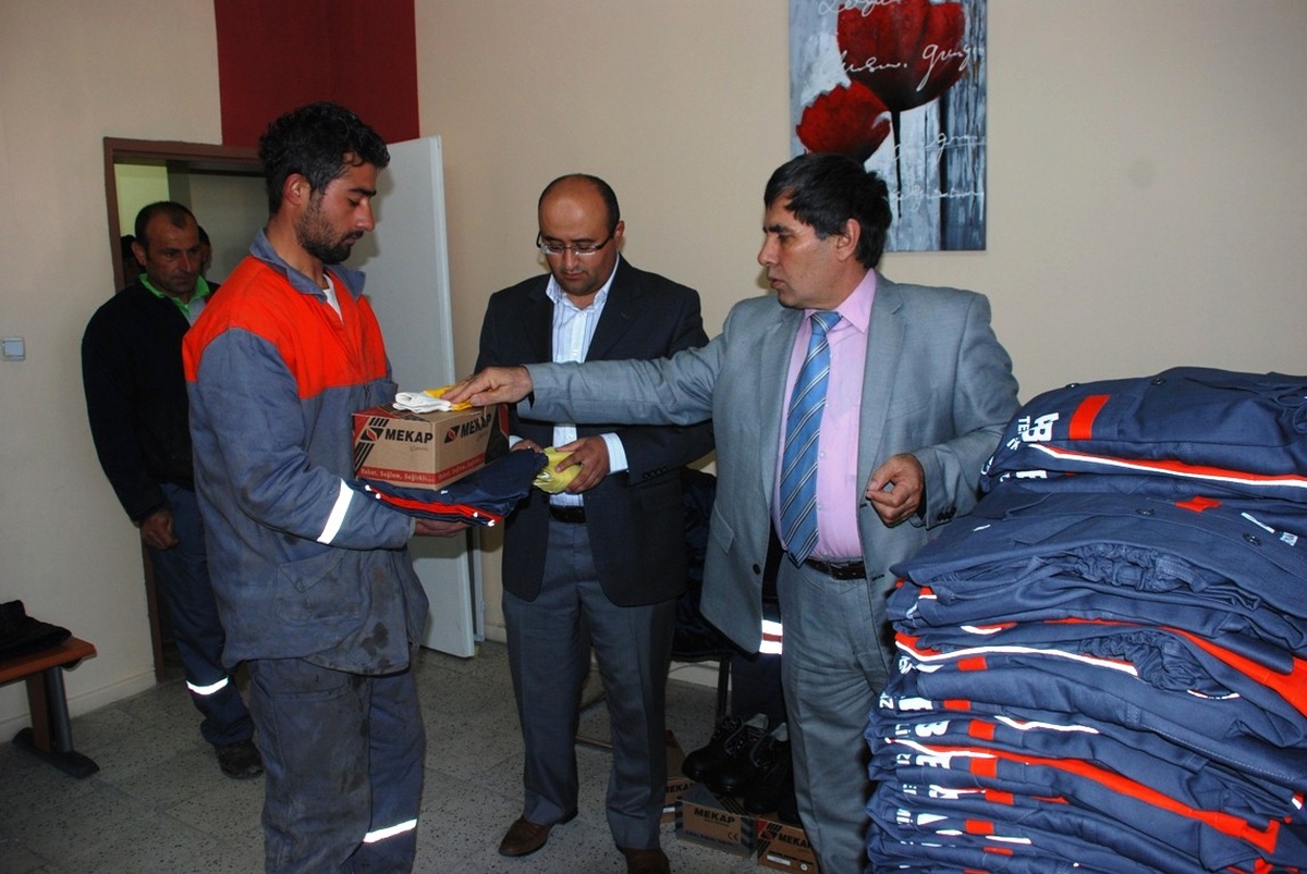 Melikgazi\'de 320 İşçiye Yazlık Elbise Dağıtıldı