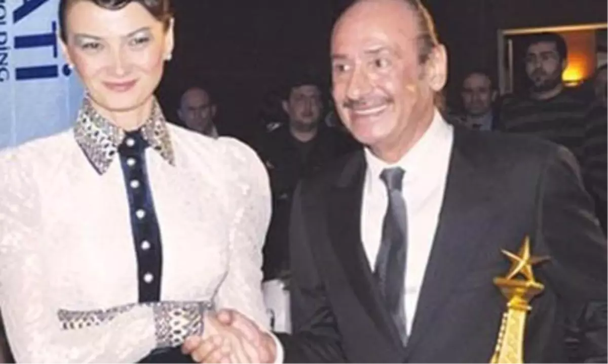 Ödül Gecesinde Dostluk Mesajı