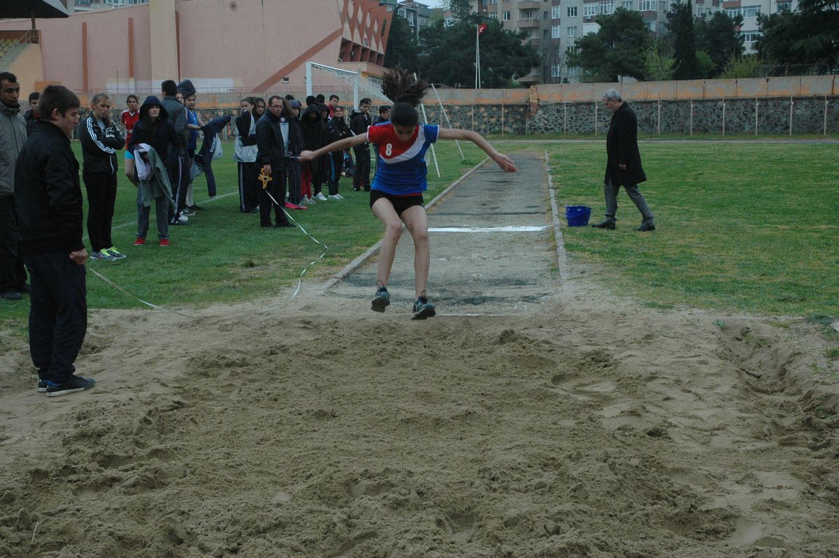 Okullar Arası Puanlı Atletizm Yarışmaları Başladı