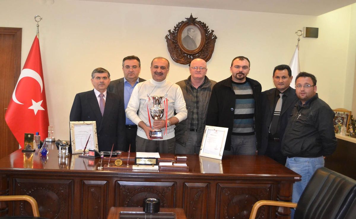 Şampiyonlar Başkan Aşkın\'ı Ziyaret Etti