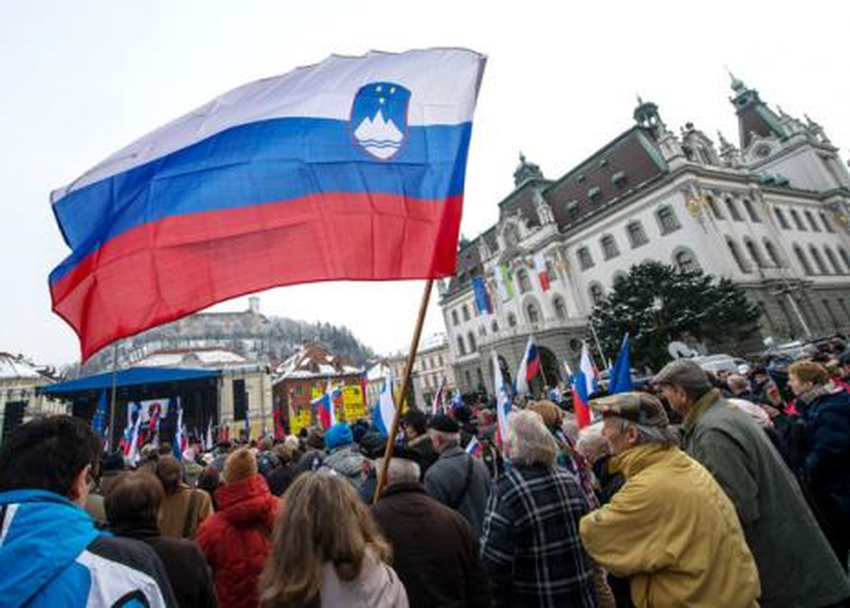 Slovenya Hedefin İki Katı Borçlandı