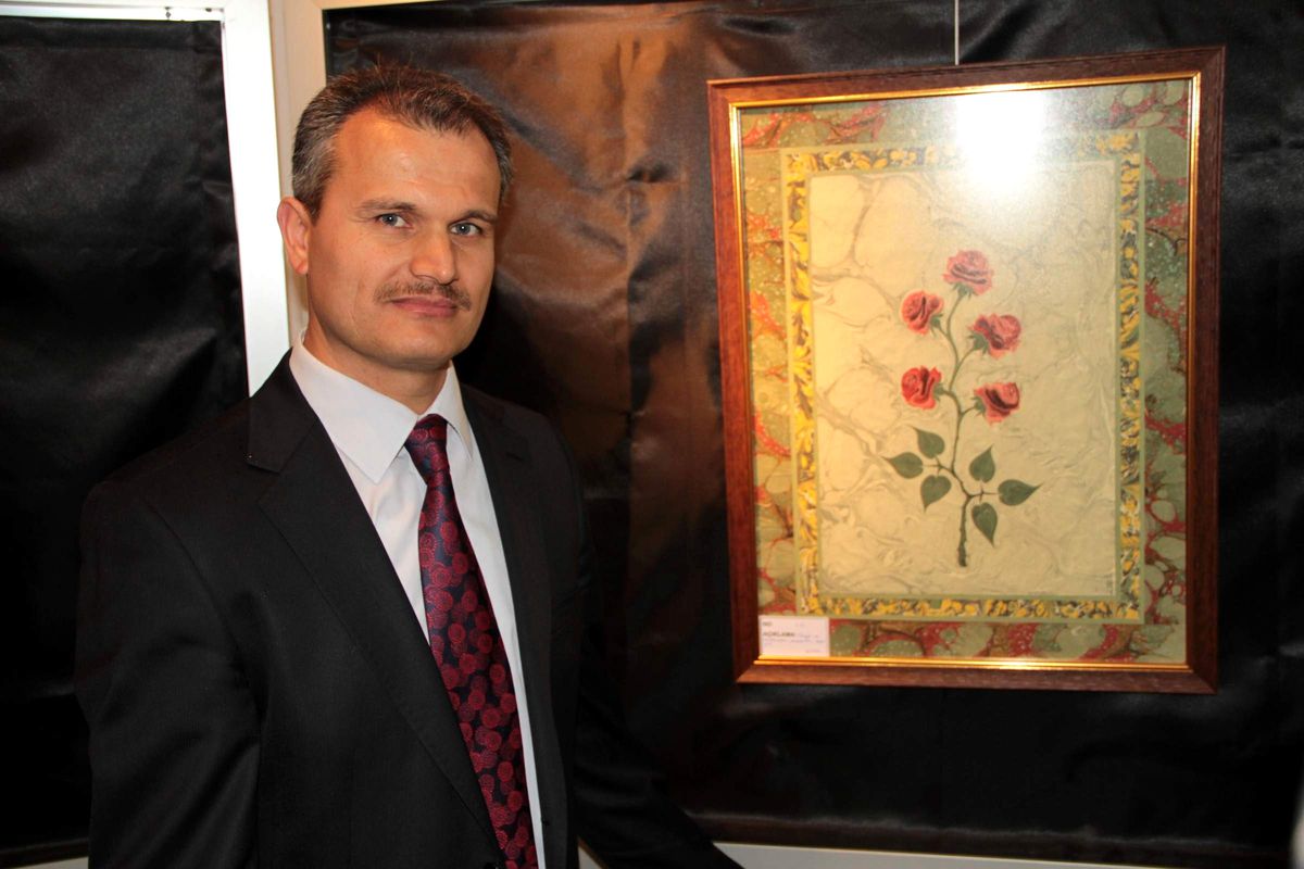 'Suda Açan Güller' Ebru Sanat Sergisi