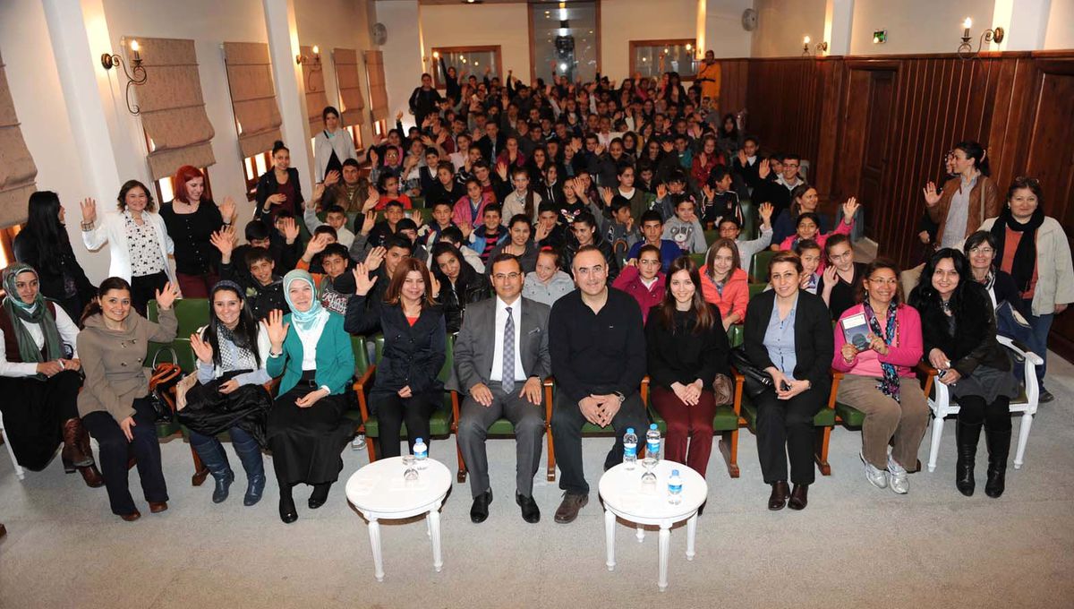 Sunay Akın Altındağlı Gençlerle Buluştu