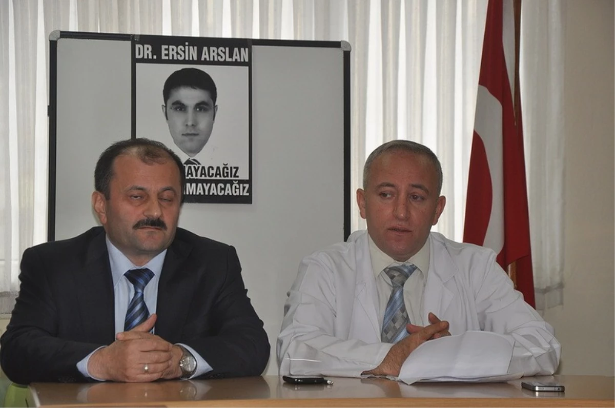 Trabzon\'da Doktorlar Sağlık Şehitlerini Anmak ve "Sağlıkta Şiddete Hayır" Demek İçin Toplandı