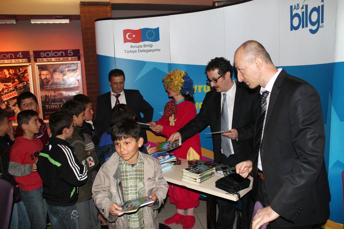 Trabzon Kırsalında Yaşayan Öğrenciler İlk Defa Sinema ile Buluştu