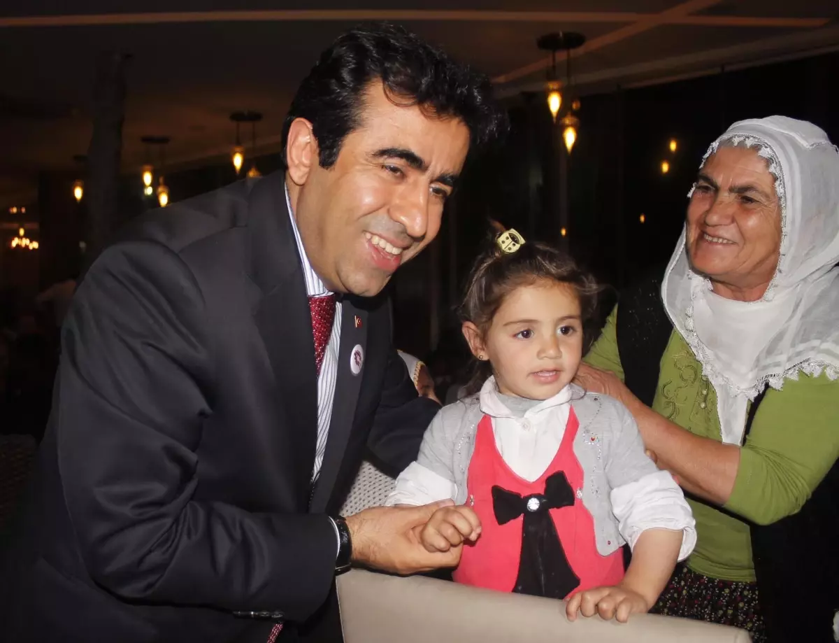 Vali Güzeloğlu, Muhtaç Ailelerle Yemekte Buluştu