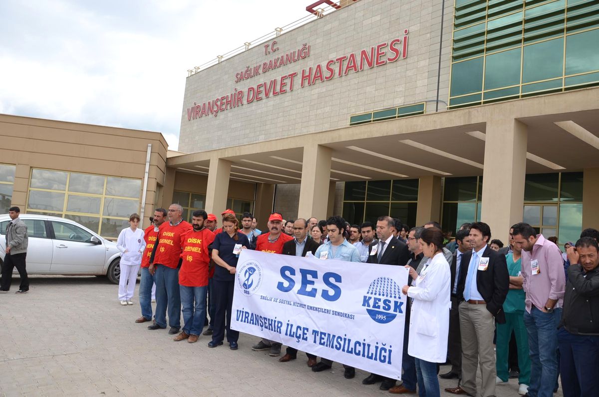Viranşehir\'de Sağlık Çalışanı "İş Bıraktı"