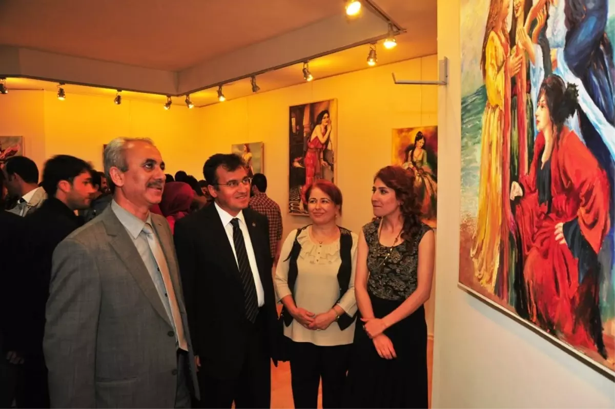 Yyü Öğrencisi Esen İlk Resim Sergisini Açtı