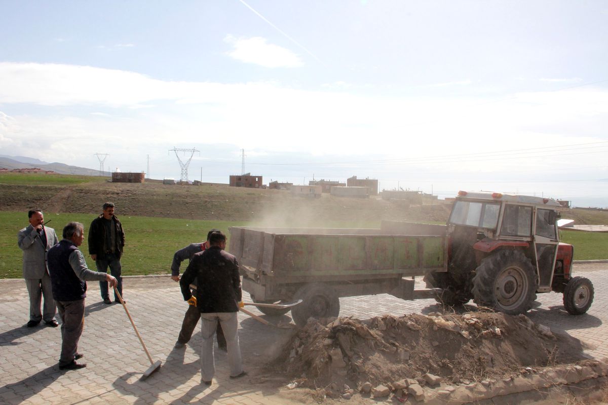 Ahlat Belediyesi\'nden Bahar Temizliği