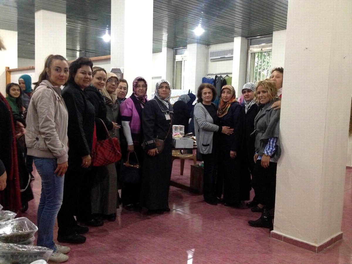 AK Parti Kadın Kolları Üyeleri Kermesi Gezdi