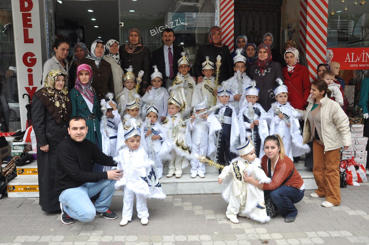 AK Parti Soma\'da Toplu Sünnet Şöleni Düzenliyor