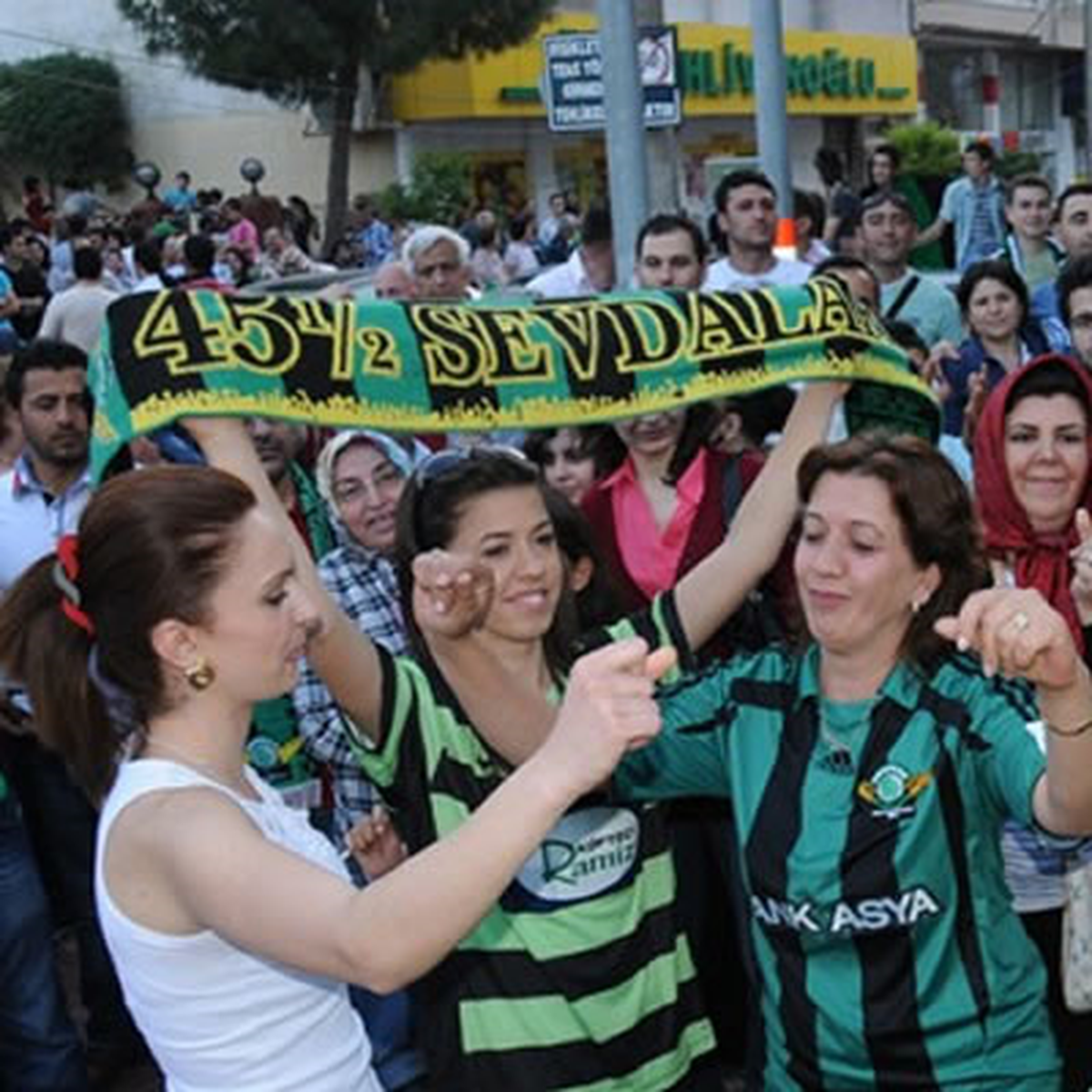 Kadınlara Bilet Jesti