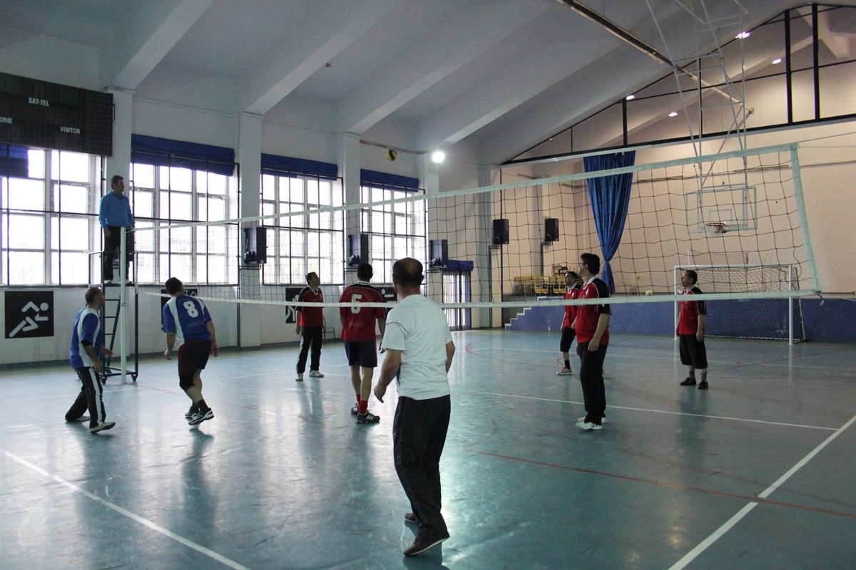 Aksaray\'da Öğretmenler Voleybol\'da Yarışıyor
