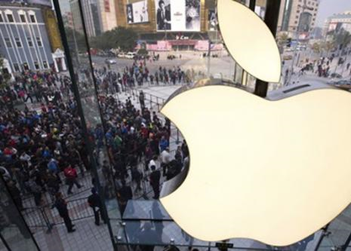 Apple Tahtından Oldu