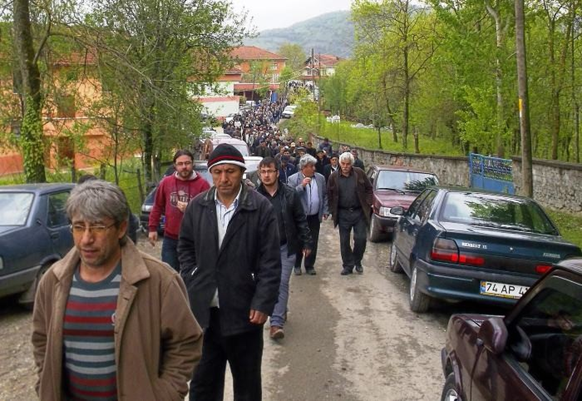 Başkan Karaman, Tünel Kazasında Ölen Gencin Cenazesine Katıldı