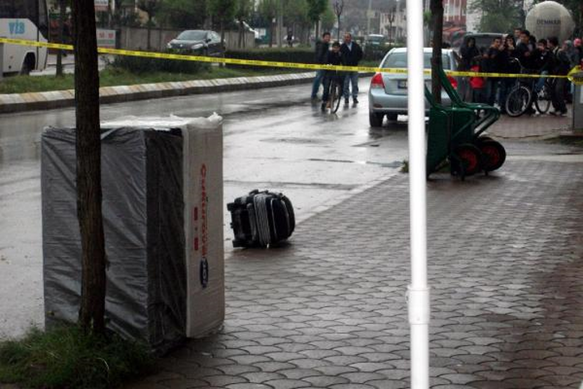 Bavulları Karıştıran Yolcu, Polisi Alarma Geçirdi